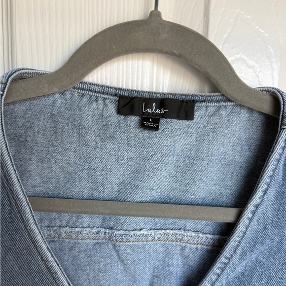LULU’S Light Wash Denim Vest Button Up Sleeveless V Neck Blue Jean Social Day L - Picture 5 of 7